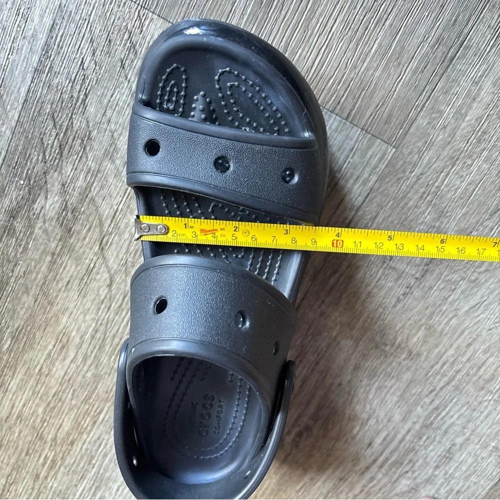 Crocs Classic Mega Crush Sandals.women’s